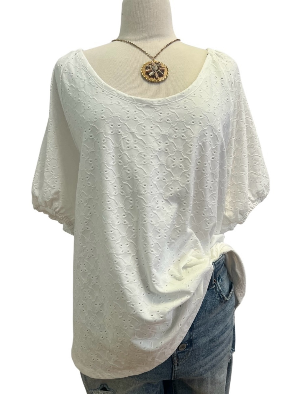 NWT- Ava & Viv White Eyelet Scoop-Neck Short Sleeve Top